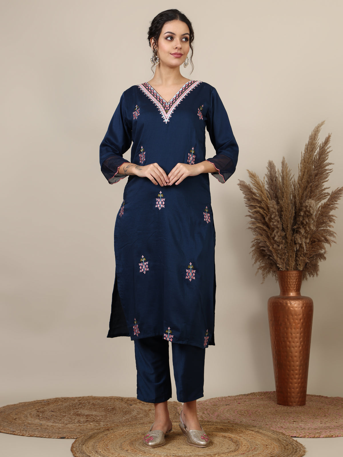 16-Ethnic motifs embroidered thread work kurta with trousers & printed dupatta