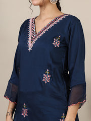 16-Ethnic motifs embroidered thread work kurta with trousers & printed dupatta