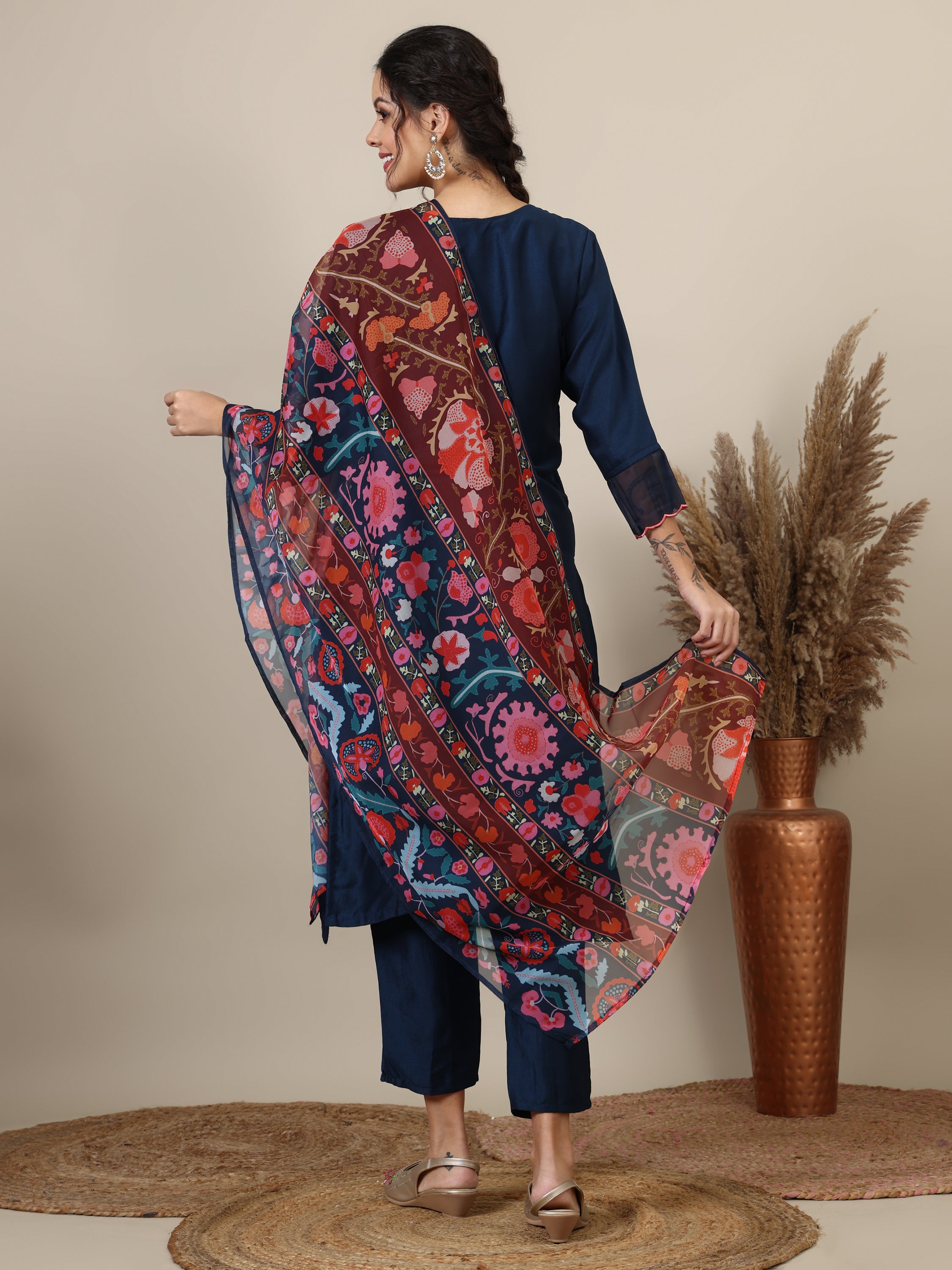 16-Ethnic motifs embroidered thread work kurta with trousers & printed dupatta