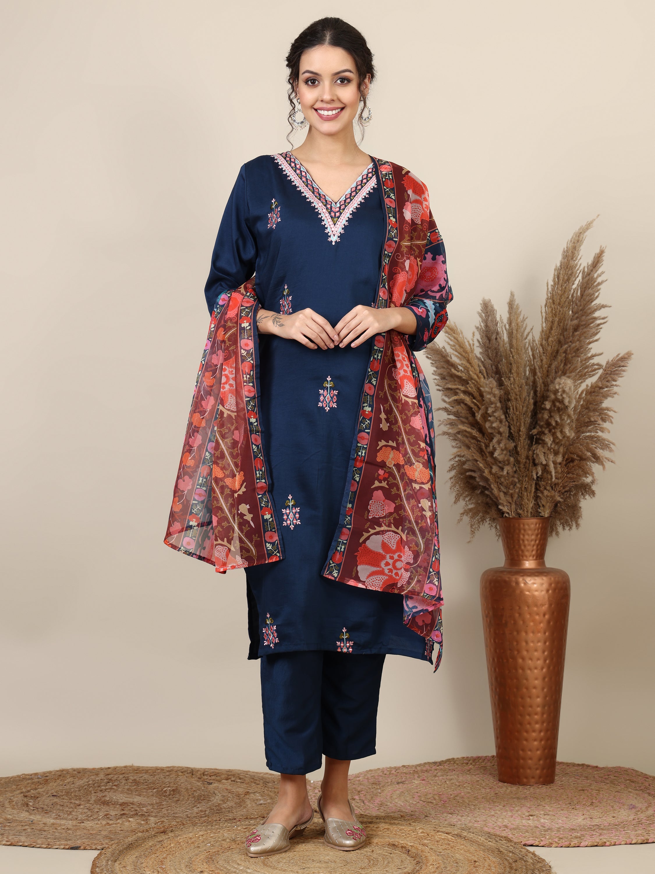 16-Ethnic motifs embroidered thread work kurta with trousers & printed dupatta