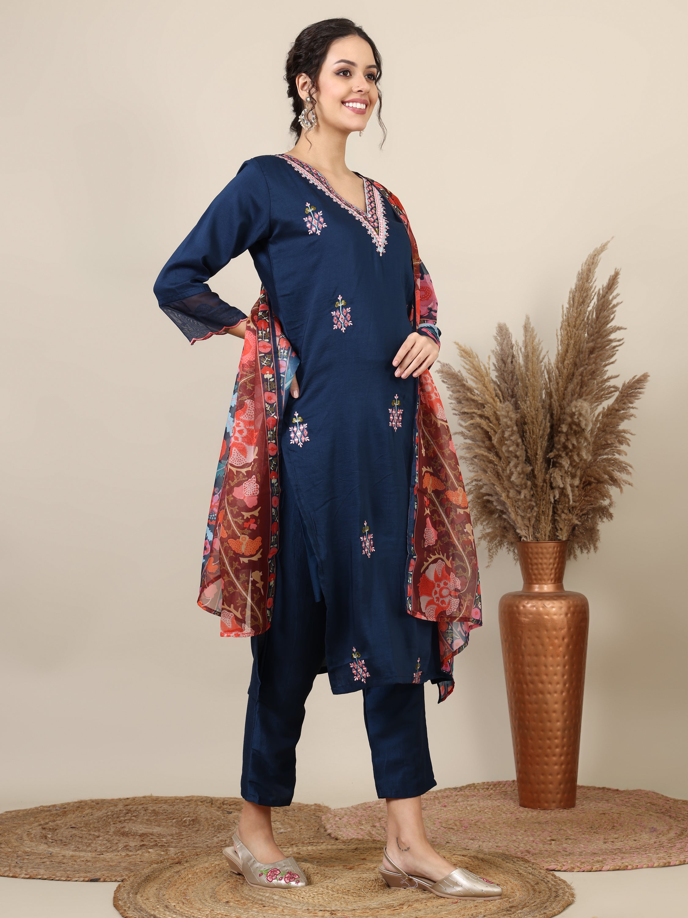 16-Ethnic motifs embroidered thread work kurta with trousers & printed dupatta